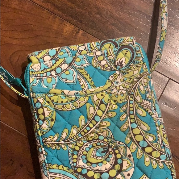 Vera Bradley Croas Body Bag - Picture 2 of 7